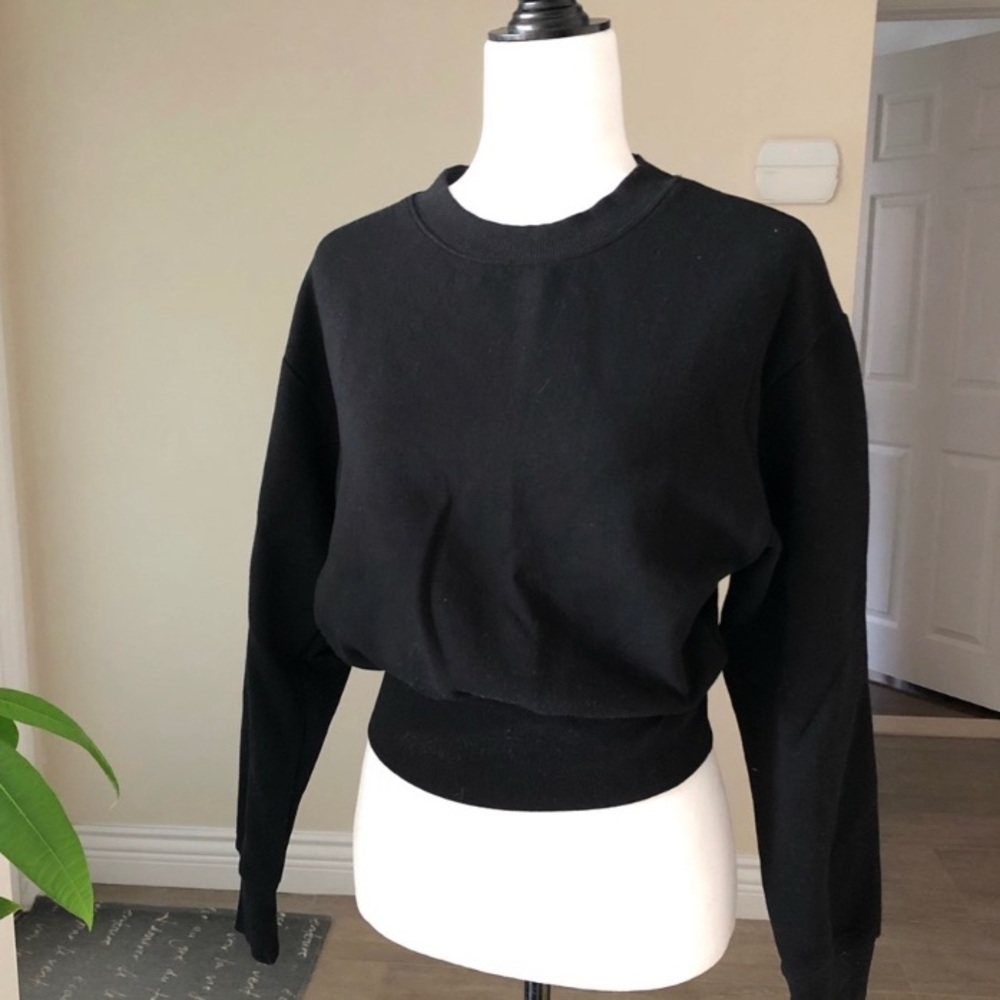 Zara l Black Cropped Sweatshirt l Size S